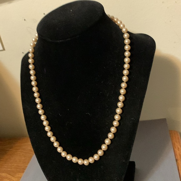 vintage faux pearl necklace 17” - Picture 3 of 5